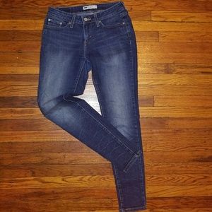 Levi Skinny Jeans- Dark Wash- Size 7M
